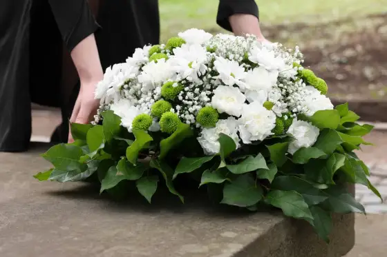 Dekoracje z chryzantem na Wszystkich Świętych - 5 pomysłów